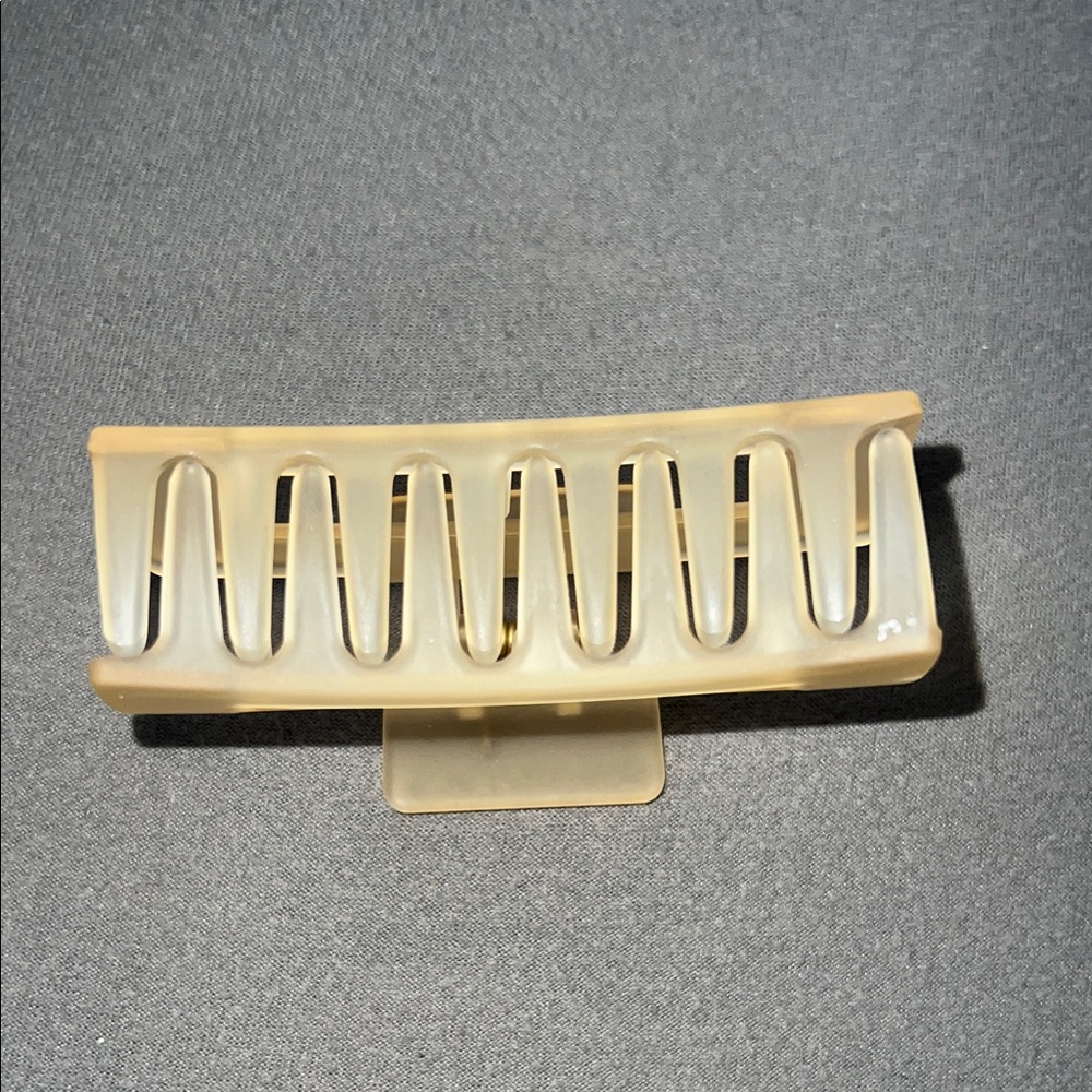 Small Orange Cream Hair Claw Clip - Picture 4 of 6